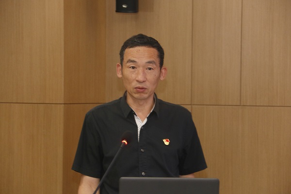 安博官方网站-安博anbo（中国）
监事会主席、党委副书记陈百斌宣读《关于表彰安博官方网站-安博anbo（中国）
先进基层党组织和优秀共产党员的决定》.jpg
