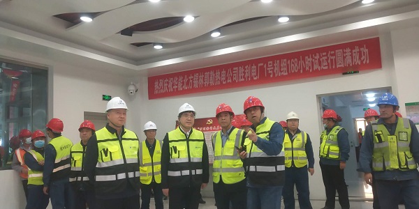安博官方网站-安博anbo（中国）
副总经理贾建龙与北方联合电力公司董事长李向良、基建副总李悦、北方锡林浩特热电公司董事长李文东在移交现场亲切交流.jpg