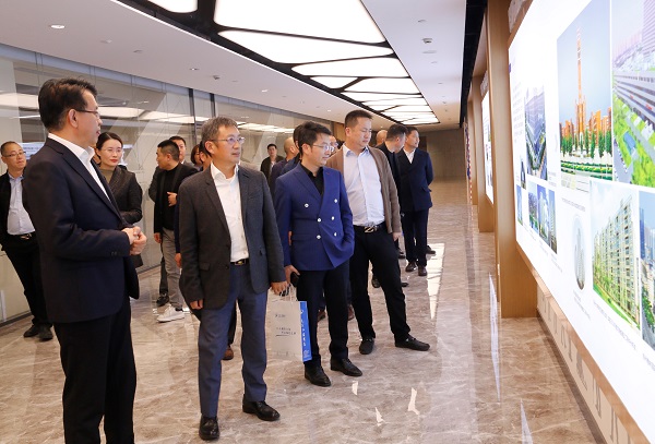 首期河南省民营企业素质提升工程研修班企业家一行参观安博官方网站-安博anbo(中国)
总部.jpg 首期河南省民营企业素质提升工程研修班企业家一行参观安博官方网站-安博anbo(中国)
总部.jpg