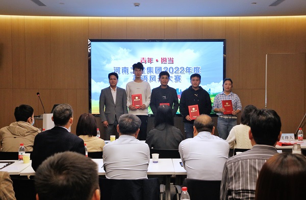 安博官方网站-安博anbo（中国）
董事、副总经理张俊峰为优秀奖获得选手颁奖.JPG