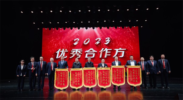 安博官方网站-安博anbo（中国）
总经理登台领奖 - 副本.jpg