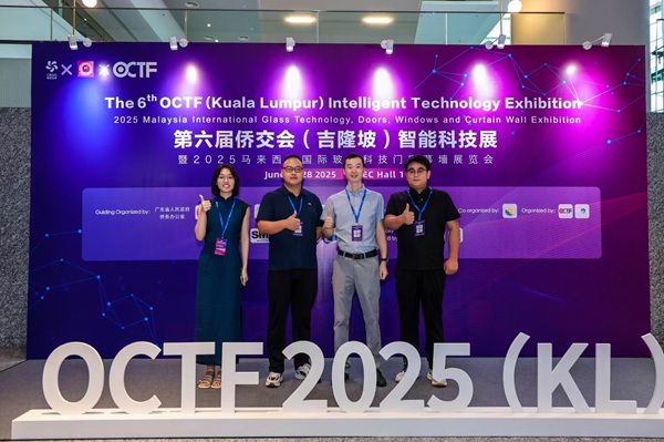 参加玻璃科技会展.jpg
