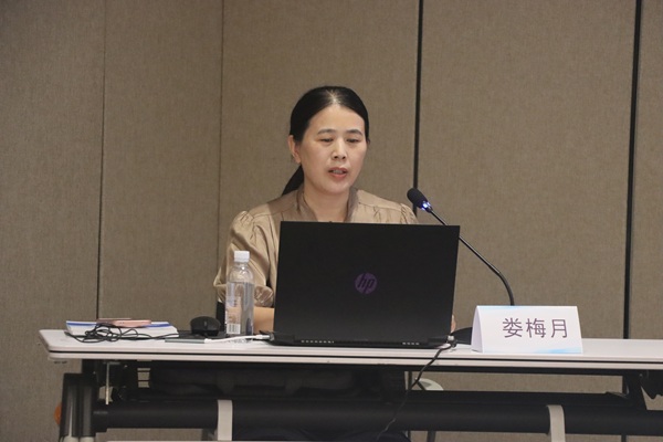 集团党委副书记、工会副主席娄梅月主讲《公司发展历程及安博官方网站》.jpg